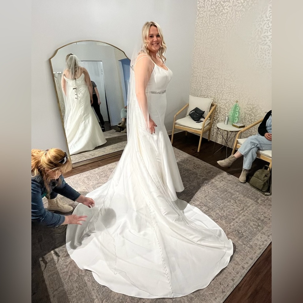 Wedding Dress Never Worn